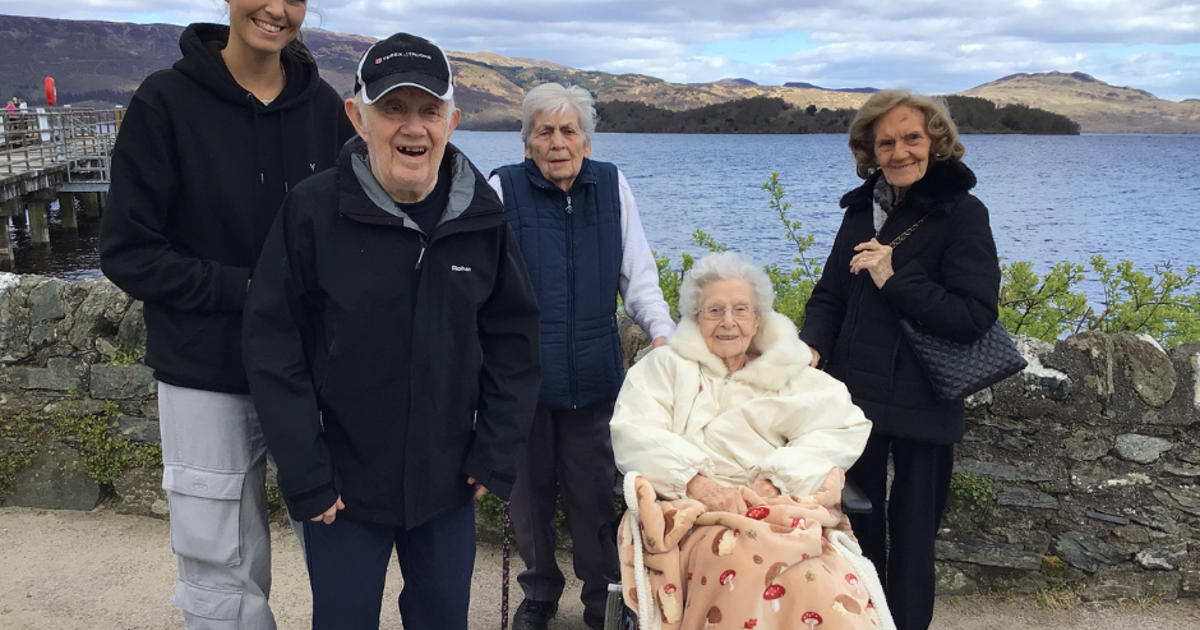 Milngavie Manor ‘Explorers’ Enjoy Picturesque View At Luss Village