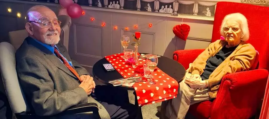 Couple celebrate 75th Valentines with romanic meal in 'Paris' Couple celebrate 75th Valentines with romanic meal in 'Paris'